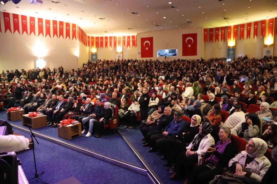 Erzurum Palandöken’de "Kaset şarkıları" konseri yoğun ilgi gördü