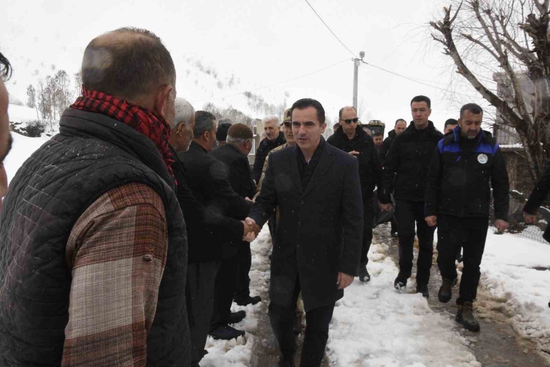 Nisan ortasında yoğun kar mesaisi devam ediyor