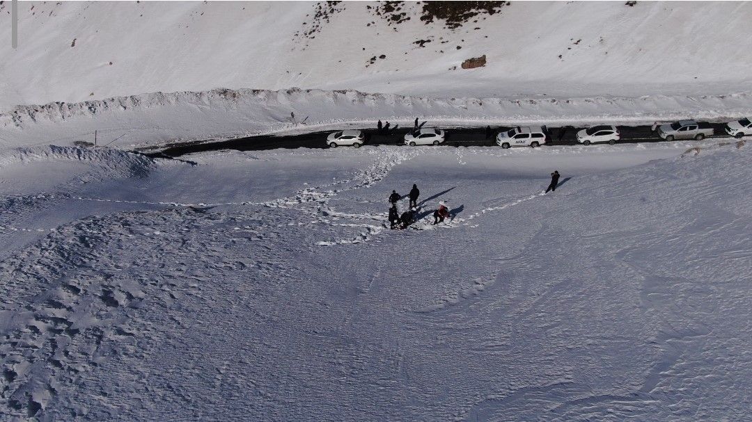 Van Bahçesaray yolunda çığ incelemesi yapıldı