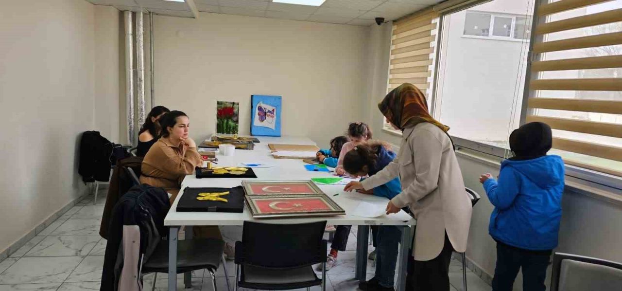 Muş'un Hasköy ilçesinde gençler filografi sanatıyla hem hobi ediniyor hem meslek öğreniyor