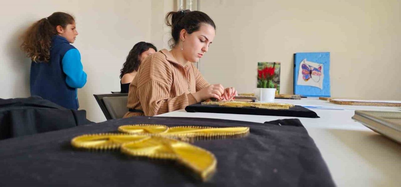 Muş'un Hasköy ilçesinde gençler filografi sanatıyla hem hobi ediniyor hem meslek öğreniyor