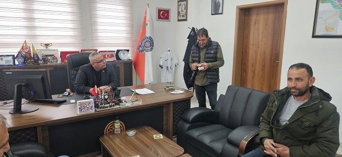 Muş'ta insanlık dersi: Para dolu cüzdan sahibine teslim edildi