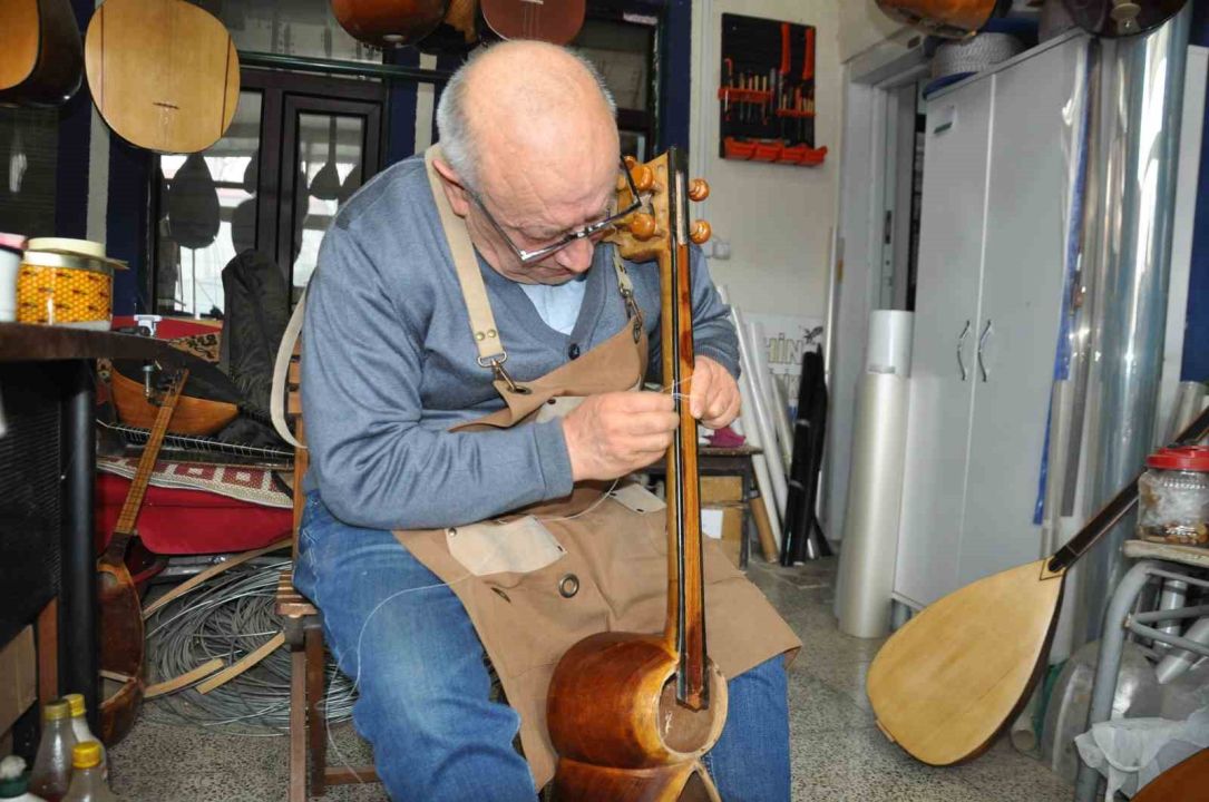 73 yaşındaki usta, kaybolan "tar" geleneği için çırak arıyor