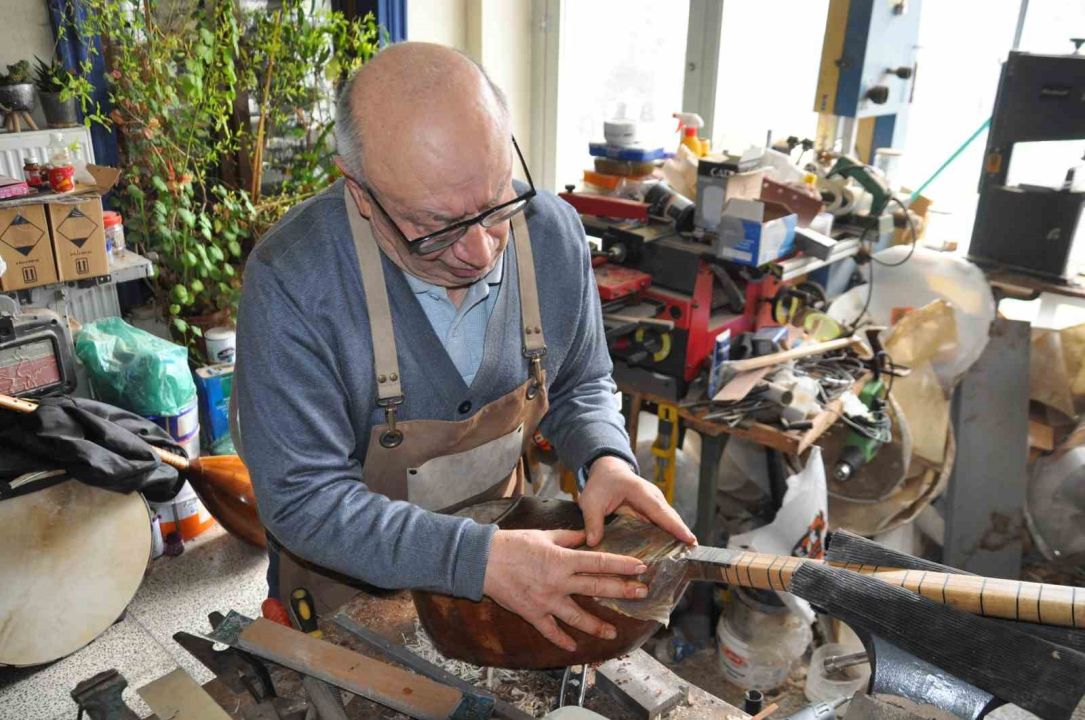 73 yaşındaki usta, kaybolan "tar" geleneği için çırak arıyor