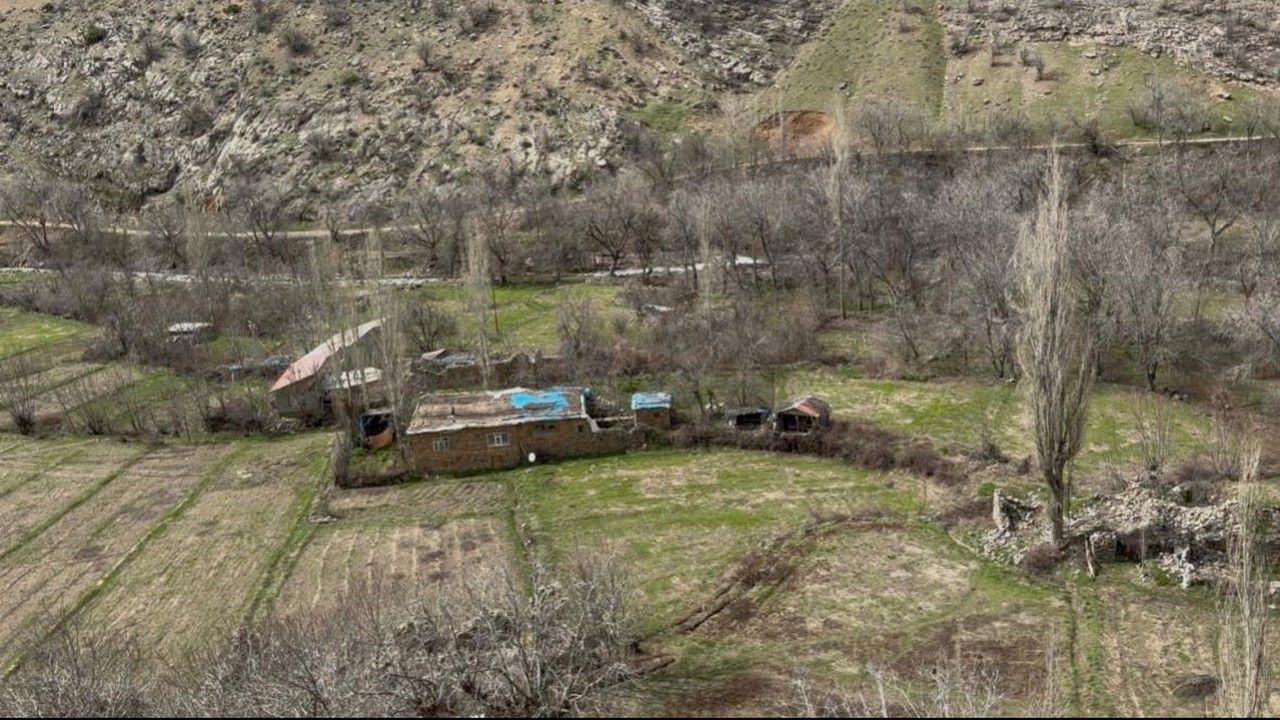 Yolu Olmayan Köy Sakinler Yol İstiyor