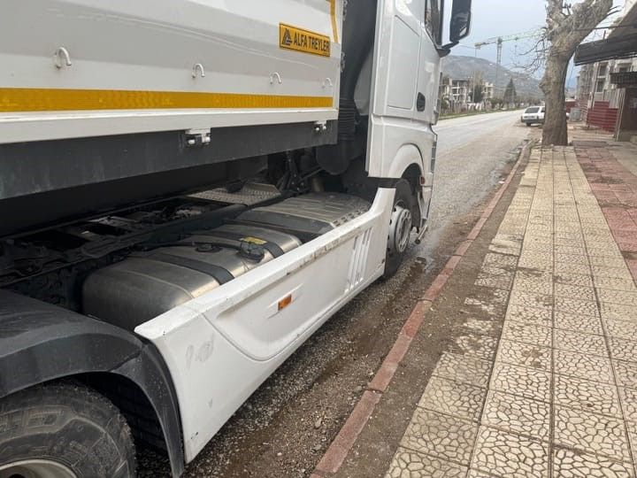 İki ayrı kazada 3 kişi yaralandı