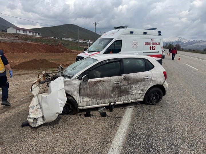 İki ayrı kazada 3 kişi yaralandı