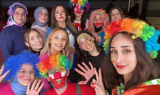 23 Nisan'ı hastanede geçiren çocuklara palyaço sürprizi