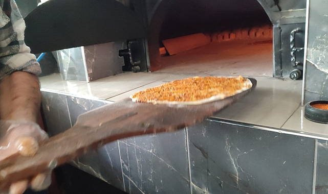 250 yıllık tuğlalardan geleneksel fırın yaptı