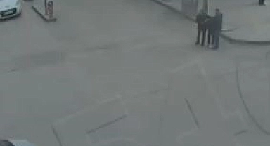 360 saatlik kamera görüntüsünü inceleyen polis şüpheli şahsı caddede yakaladı