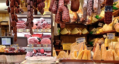 ÖĞRETMEN NURGÜL GELTURAN MESLEKİ VE TEKNİK ANADOLU LİSESİNE 35 KALEM KURU GIDA VE 13 KALEM ŞARKÜTERİ ALIMI YAPILACAK