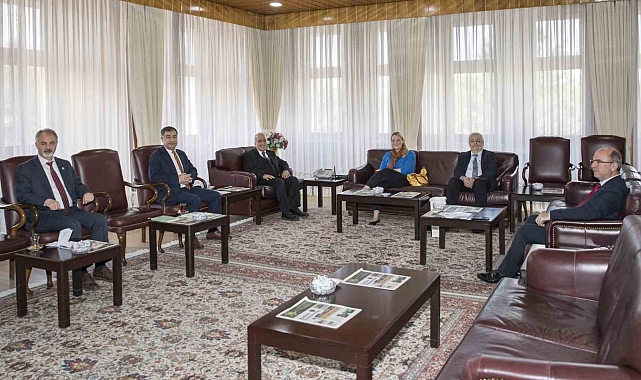ABD Başkonsolosu Davis'ten Atatürk Üniversitesine ziyaret