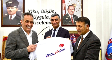 Ağrı Milli Eğitim Müdürlüğü ARGE Ekibi başlarında Milli Eğitim Şube Müdürü Selahattin Bilgiç ve beraberinde Okul Müdürü ve Öğretmenler Belediye Başkanı Metin Karadoğan'a hayırlı olsun ziyaretinde bulundular.