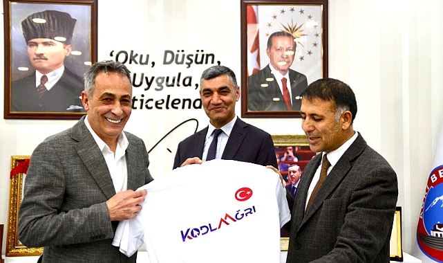 Ağrı Milli Eğitim Müdürlüğü ARGE Ekibi başlarında Milli Eğitim Şube Müdürü Selahattin Bilgiç ve beraberinde Okul Müdürü ve Öğretmenler Belediye Başkanı Metin Karadoğan'a hayırlı olsun ziyaretinde bulundular.