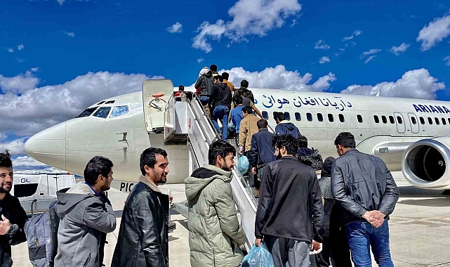 Ağrı'da 138 Afgan göçmen sınır dışı edildi
