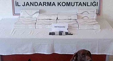 Ağrı'da İran plakalı otobüste 82 uyuşturucu hap ile 300 paket kaçak sigara ele geçirildi