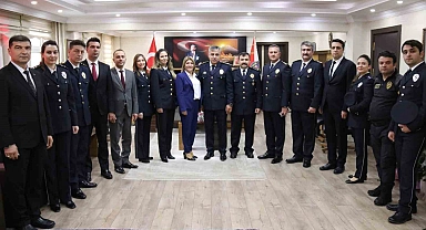Ağrı'da minik öğrenciler Polis Haftası'nı unutmadı