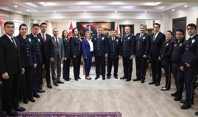 Ağrı'da minik öğrenciler Polis Haftası'nı unutmadı