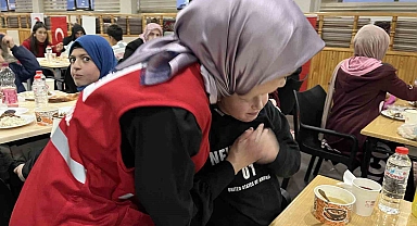 Ağrılı Kimsesiz Çocuklar Kızılay'ın İftar Sofrasında Buluştu