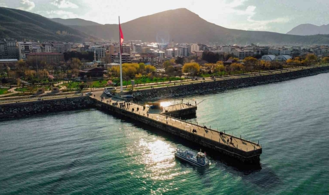 "Ahtapot 6" Van Gölü'nün dibini temizlemek için Van'da