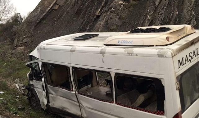 Ankara'da işçi servisi otomobille çarpıştı: 3 ölü, 20 yaralı