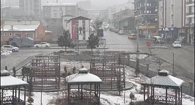 Başkale'de kar kalınlığı 20 santimetreye ulaştı