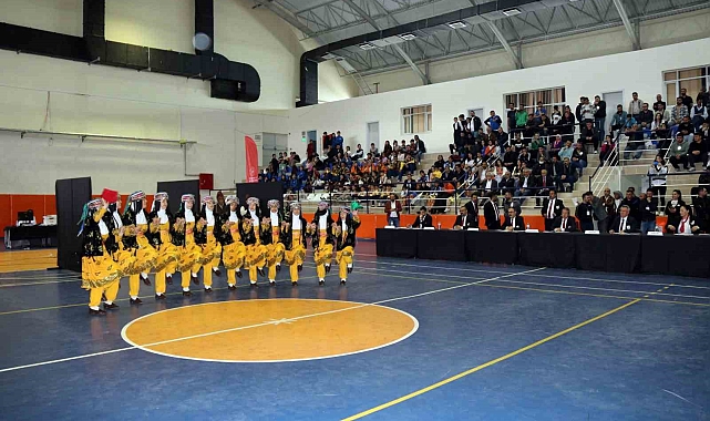 Bitlis'te Türkiye Şampiyonası Halkoyunları Bölge Yarışması start aldı