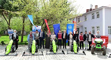 Çiftçilere hibe destekli makine ve ekipman dağıtıldı
