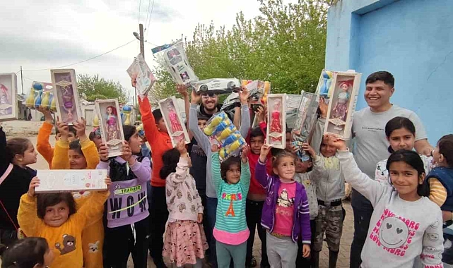 Depremden etkilenen çocuklara oyuncak dağıtıldı