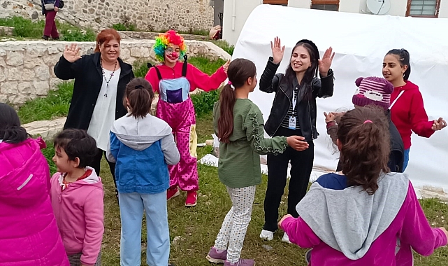 Depremzede çocuklara 23 Nisan etkinliği