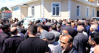 Evde ölü bulunan öğretmen son yolculuğuna uğurlandı