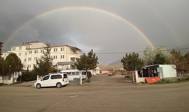 Gevaş'ta gökkuşağı güzelliği