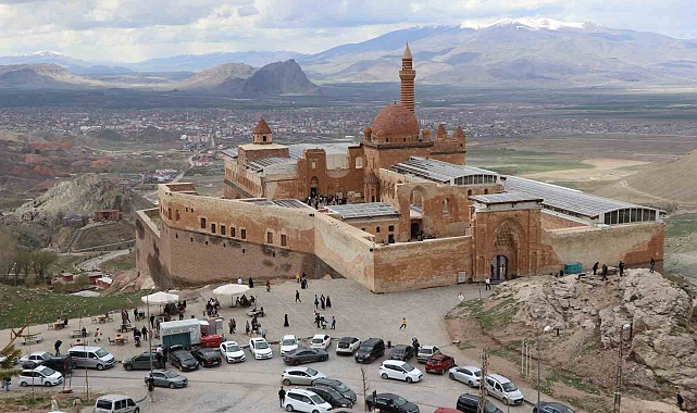 İshak Paşa Sarayı'nı bayramda 8 bin kişi ziyaret etti