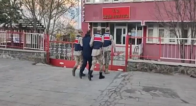 Jandarma firari şahsı kıskıvrak yakaladı