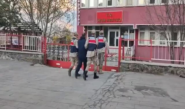 Jandarma firari şahsı kıskıvrak yakaladı