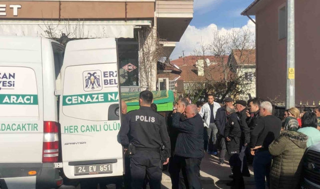 Kadın öğretmen evde iple asılmış halde bulundu