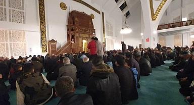 Kadir Gecesi ibadetle dualarla idrak edildi