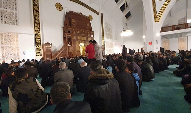 Kadir Gecesi ibadetle dualarla idrak edildi