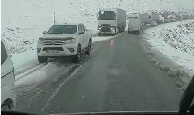 Kar yağışı ulaşımı aksattı
