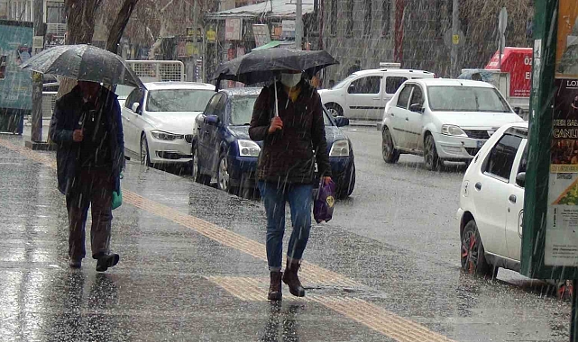 Kars'ta dolu yağışı etkili oldu