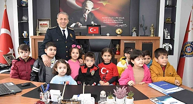 Minik öğrencilerden Polis Haftası ziyareti