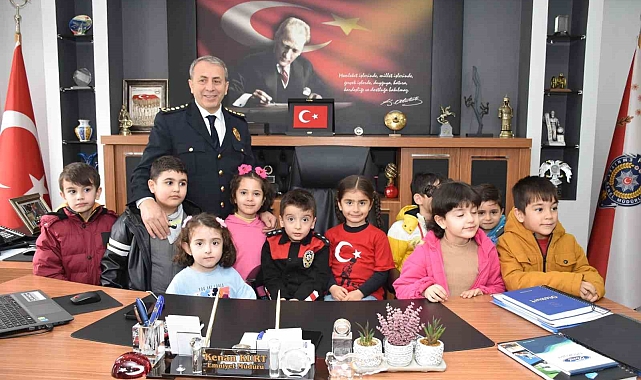 Minik öğrencilerden Polis Haftası ziyareti