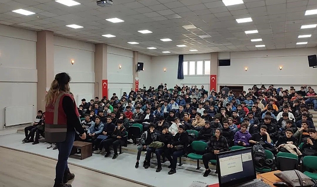 Öğrencilere polislik tanıtıldı, suçtan korunma yöntemleri anlatıldı