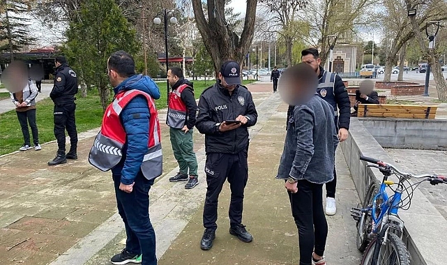 Okul önlerinde polis denetimi