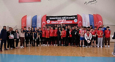 Okul Sporları Gençler Badminton Türkiye Şampiyonası Erzincan'da sona erdi