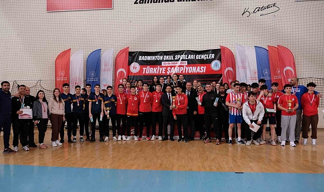 Okul Sporları Gençler Badminton Türkiye Şampiyonası Erzincan'da sona erdi