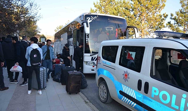 Otobüs arızalanınca yolcular yolda kaldı