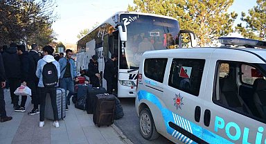 Otobüs arızalanınca yolcular yolda kaldı