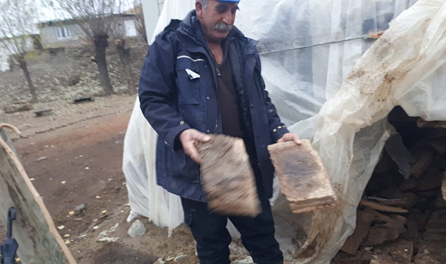 Patnos'ta artan kömür fiyatları nedeniyle tezek yakmaya başlandı.