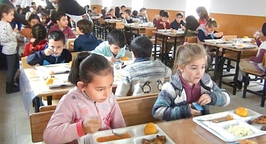 Patnos'ta ki Okullarda Taşımalı Okullarda Ücretsiz Yemek Başladı